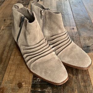 Women’s Sole Society Booties size 7.5 in Tan